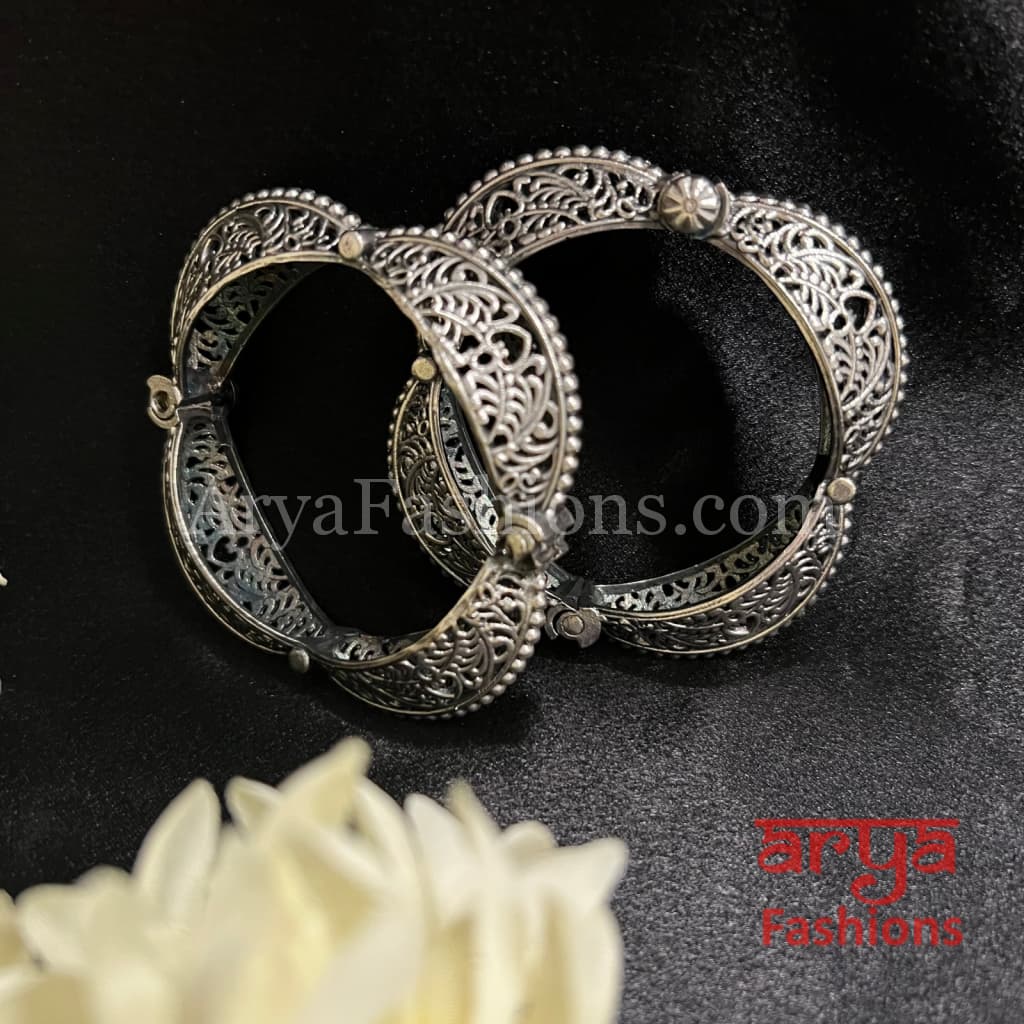 Square Shaped Silver Oxidized Openable Bangles