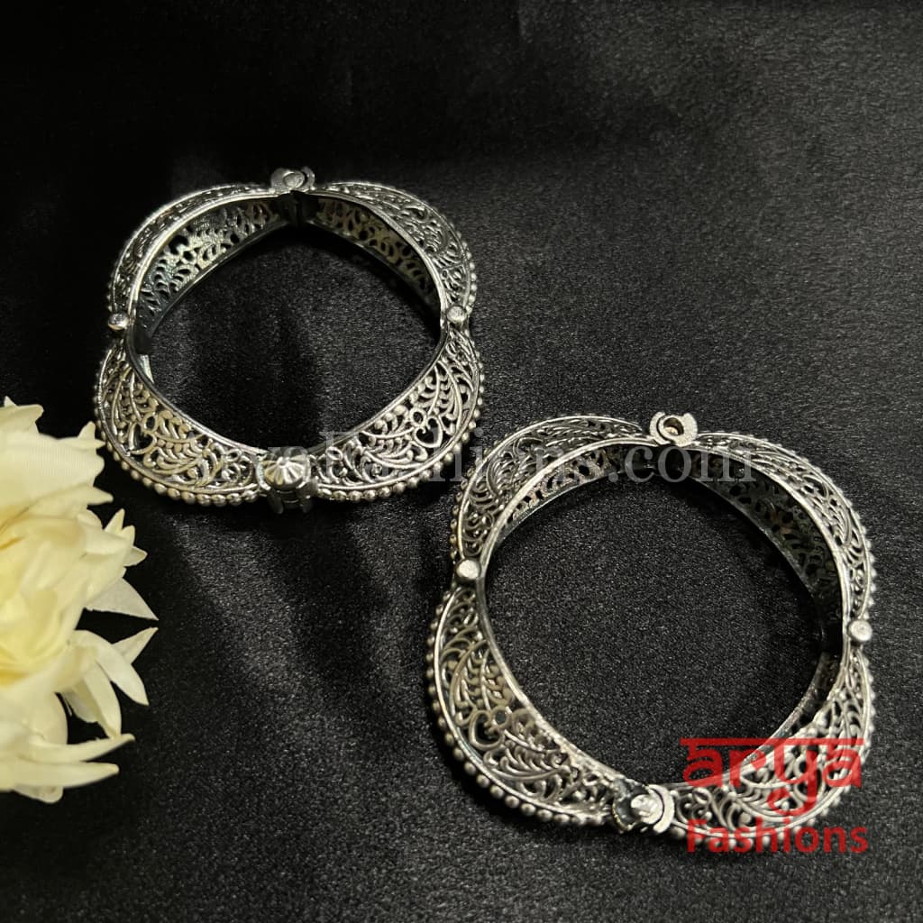 Square Shaped Silver Oxidized Openable Bangles