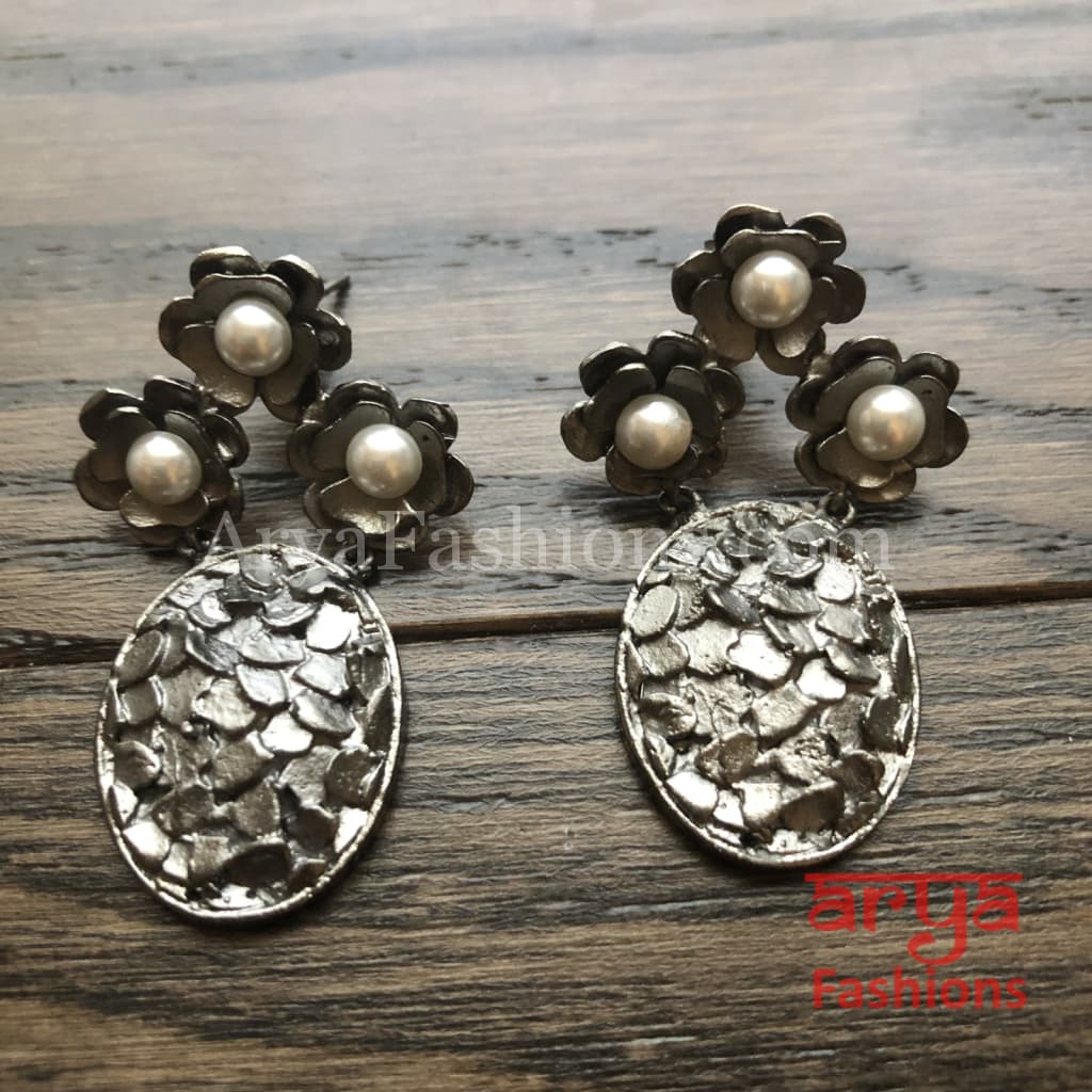 Ivanka Golden Mother of Pearl Stud Earrings/Fusion Indo Western Earrings
