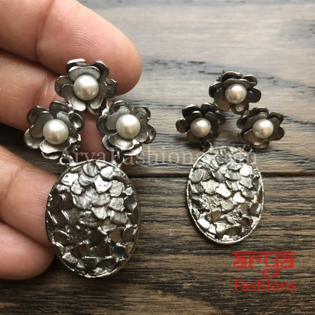 ivanka golden mother pearl stud earringsfusion indo western earrings aryafashions